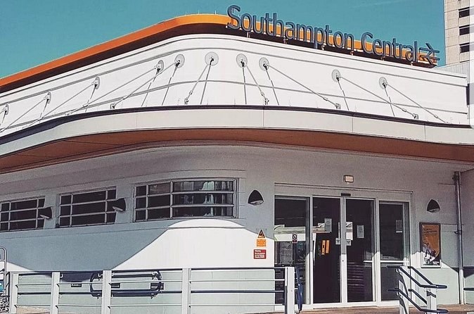 The curved 1930s frontage of Southampton Central station
