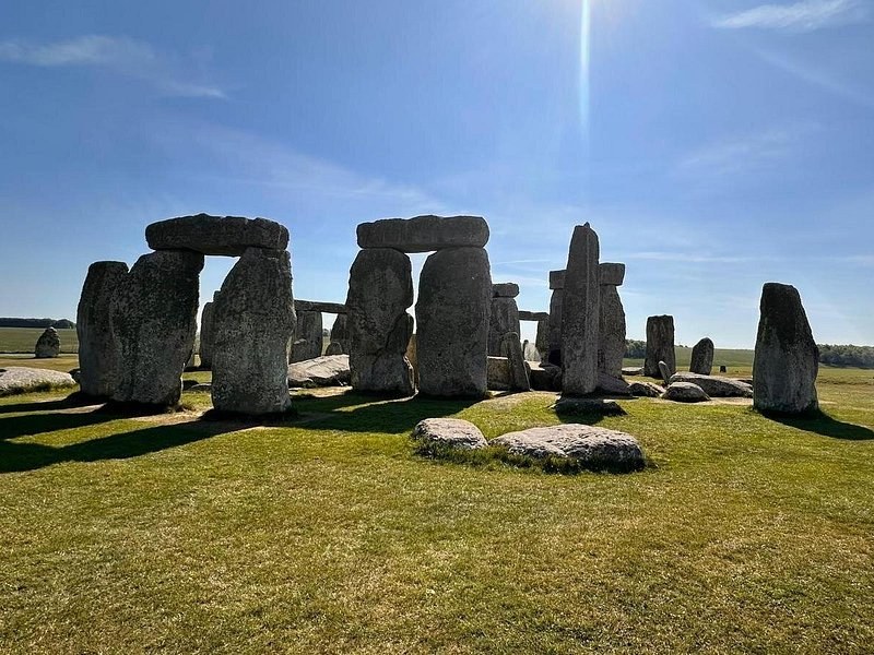 The standing stones and lintels of Stonehenge under a clear sky