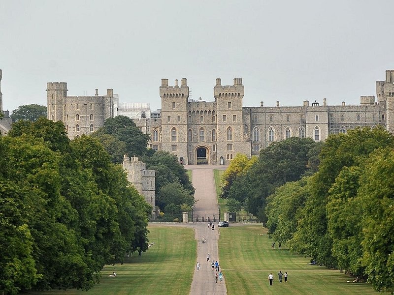 Windsor Castle at the head of the Long Walk, framed by the avenue of trees